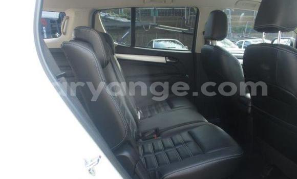 Buy Used Isuzu MU-X White Car in Walvis Bay in Namibia Buy Used Isuzu MU-X White Car in Walvis Bay in Namibia