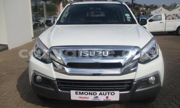 Buy Used Isuzu MU-X White Car in Walvis Bay in Namibia Buy Used Isuzu MU-X White Car in Walvis Bay in Namibia