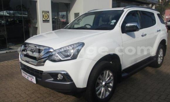 Buy Used Isuzu MU-X White Car in Walvis Bay in Namibia Buy Used Isuzu MU-X White Car in Walvis Bay in Namibia