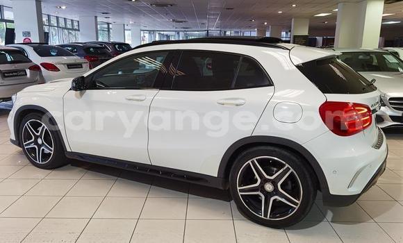 Acheter Occasion Voiture Mercedes-Benz 250 Blanc à Import - Dubai, Namibie Acheter Occasion Voiture Mercedes-Benz 250 Blanc à Import - Dubai, Namibie