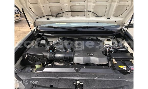 Acheter Import Voiture Toyota Prado Blanc à Import - Dubai, Namibie Acheter Import Voiture Toyota Prado Blanc à Import - Dubai, Namibie