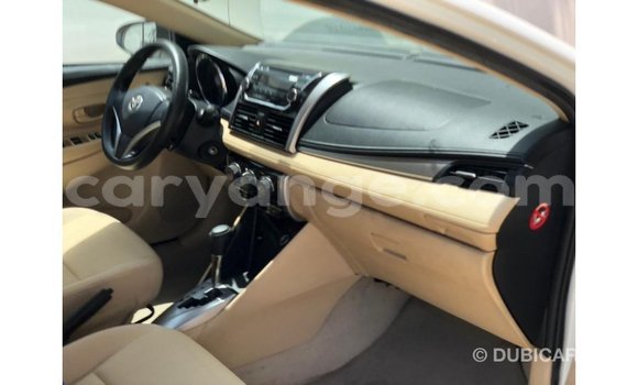 Acheter Import Voiture Toyota Yaris Blanc à Import - Dubai, Namibie Acheter Import Voiture Toyota Yaris Blanc à Import - Dubai, Namibie