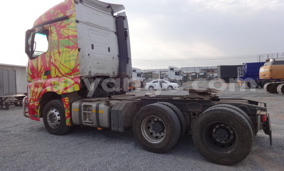 Buy Used Mercedes‒Benz 2644 Red Truck in Windhoek in Namibia Buy Used Mercedes‒Benz 2644 Red Truck in Windhoek in Namibia