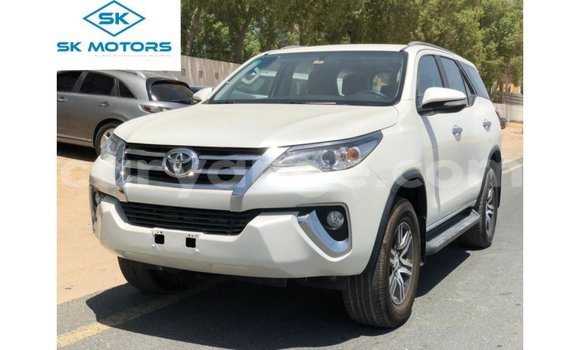 Acheter Import Voiture Toyota Fortuner Blanc à Import - Dubai, Namibie