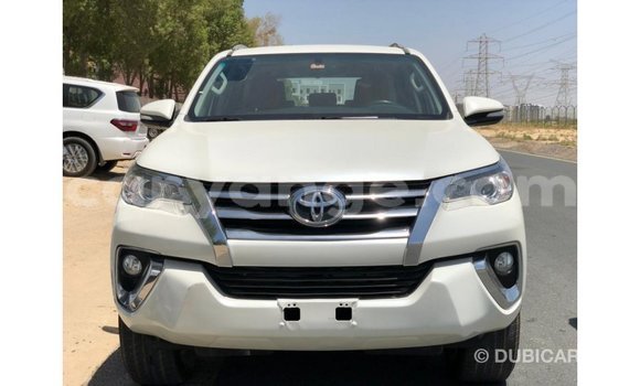 Acheter Import Voiture Toyota Fortuner Blanc à Import - Dubai, Namibie Acheter Import Voiture Toyota Fortuner Blanc à Import - Dubai, Namibie