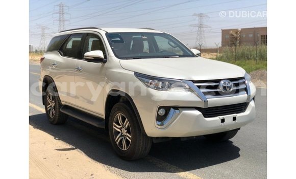 Acheter Import Voiture Toyota Fortuner Blanc à Import - Dubai, Namibie Acheter Import Voiture Toyota Fortuner Blanc à Import - Dubai, Namibie