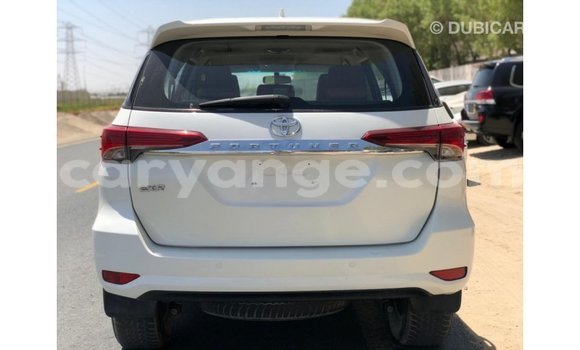 Acheter Import Voiture Toyota Fortuner Blanc à Import - Dubai, Namibie Acheter Import Voiture Toyota Fortuner Blanc à Import - Dubai, Namibie