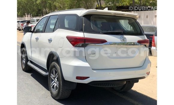 Acheter Import Voiture Toyota Fortuner Blanc à Import - Dubai, Namibie Acheter Import Voiture Toyota Fortuner Blanc à Import - Dubai, Namibie