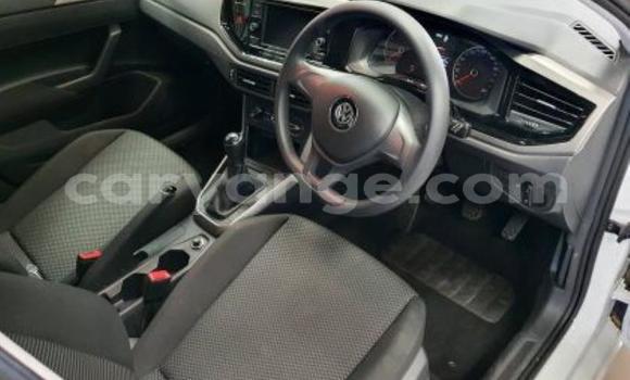 Acheter Occasion Voiture Volkswagen Polo Blanc à Import - Dubai, Namibie Acheter Occasion Voiture Volkswagen Polo Blanc à Import - Dubai, Namibie