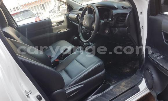 Acheter Occasion Voiture Toyota Hilux Blanc à Windhoek, Namibie Acheter Occasion Voiture Toyota Hilux Blanc à Windhoek, Namibie