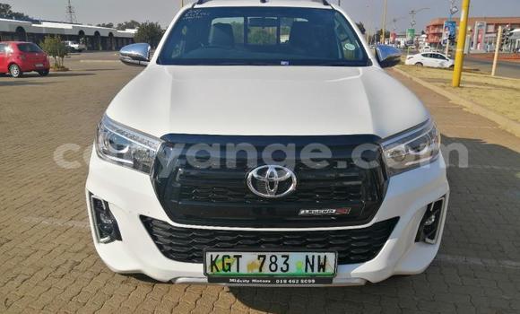 Acheter Occasion Voiture Toyota Hilux Blanc à Gobabis, Omaheke Acheter Occasion Voiture Toyota Hilux Blanc à Gobabis, Omaheke