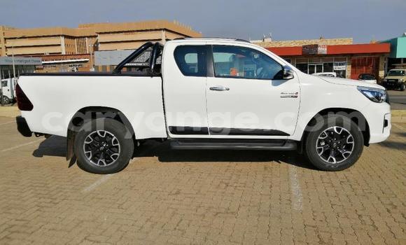 Acheter Occasion Voiture Toyota Hilux Blanc à Gobabis, Omaheke Acheter Occasion Voiture Toyota Hilux Blanc à Gobabis, Omaheke