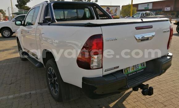 Acheter Occasion Voiture Toyota Hilux Blanc à Gobabis, Omaheke Acheter Occasion Voiture Toyota Hilux Blanc à Gobabis, Omaheke