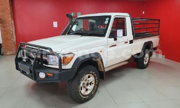 Buy Used Toyota Land Cruiser White Car in Windhoek in Namibia