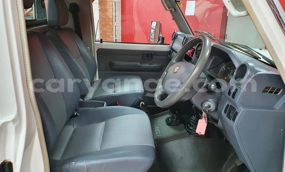 Acheter Occasion Voiture Toyota Land Cruiser Blanc à Windhoek, Namibie Acheter Occasion Voiture Toyota Land Cruiser Blanc à Windhoek, Namibie