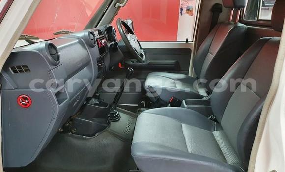 Acheter Occasion Voiture Toyota Land Cruiser Blanc à Windhoek, Namibie Acheter Occasion Voiture Toyota Land Cruiser Blanc à Windhoek, Namibie