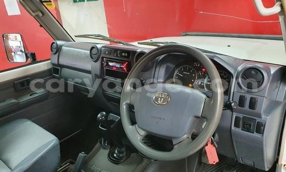 Acheter Occasion Voiture Toyota Land Cruiser Blanc à Windhoek, Namibie Acheter Occasion Voiture Toyota Land Cruiser Blanc à Windhoek, Namibie