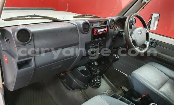 Acheter Occasion Voiture Toyota Land Cruiser Blanc à Windhoek, Namibie Acheter Occasion Voiture Toyota Land Cruiser Blanc à Windhoek, Namibie