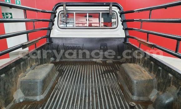 Acheter Occasion Voiture Toyota Land Cruiser Blanc à Windhoek, Namibie Acheter Occasion Voiture Toyota Land Cruiser Blanc à Windhoek, Namibie