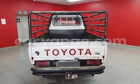 Acheter Occasion Voiture Toyota Land Cruiser Blanc à Windhoek, Namibie Acheter Occasion Voiture Toyota Land Cruiser Blanc à Windhoek, Namibie