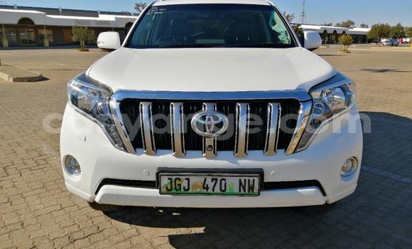Acheter Occasion Voiture Toyota Land Cruiser Prado Blanc à Grootfontein, Namibie Acheter Occasion Voiture Toyota Land Cruiser Prado Blanc à Grootfontein, Namibie