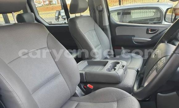 Acheter Occasion Voiture Hyundai H1 Gris à Rundu, Namibie Acheter Occasion Voiture Hyundai H1 Gris à Rundu, Namibie