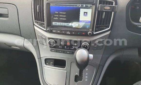 Acheter Occasion Voiture Hyundai H1 Gris à Rundu, Namibie Acheter Occasion Voiture Hyundai H1 Gris à Rundu, Namibie