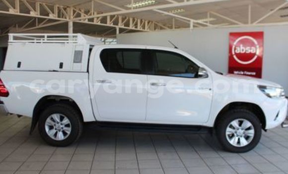 Acheter Occasion Voiture Toyota Hilux Blanc à Import - Dubai, Namibie Acheter Occasion Voiture Toyota Hilux Blanc à Import - Dubai, Namibie