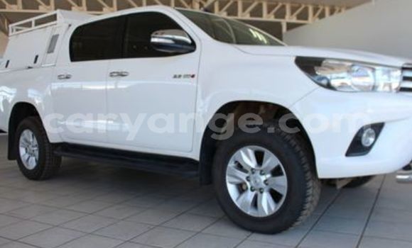 Acheter Occasion Voiture Toyota Hilux Blanc à Import - Dubai, Namibie Acheter Occasion Voiture Toyota Hilux Blanc à Import - Dubai, Namibie