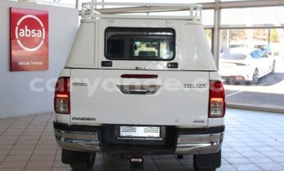 Acheter Occasion Voiture Toyota Hilux Blanc à Import - Dubai, Namibie Acheter Occasion Voiture Toyota Hilux Blanc à Import - Dubai, Namibie