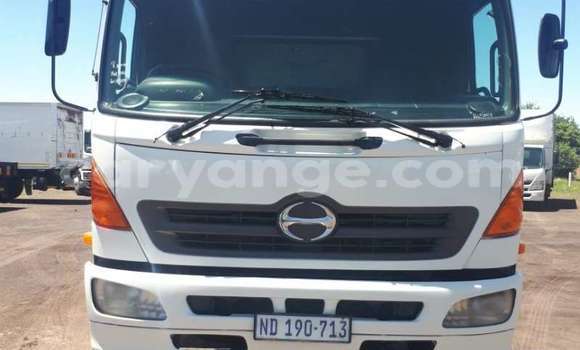 Buy Used Toyota DA White Truck in Bethanien in Karas