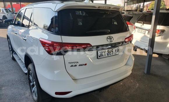 Acheter Occasion Voiture Toyota Fortuner Blanc à Karasburg, Karas Acheter Occasion Voiture Toyota Fortuner Blanc à Karasburg, Karas
