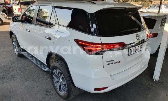 Acheter Occasion Voiture Toyota Fortuner Blanc à Karasburg, Karas Acheter Occasion Voiture Toyota Fortuner Blanc à Karasburg, Karas