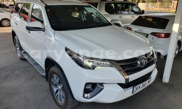 Acheter Occasion Voiture Toyota Fortuner Blanc à Karasburg, Karas Acheter Occasion Voiture Toyota Fortuner Blanc à Karasburg, Karas