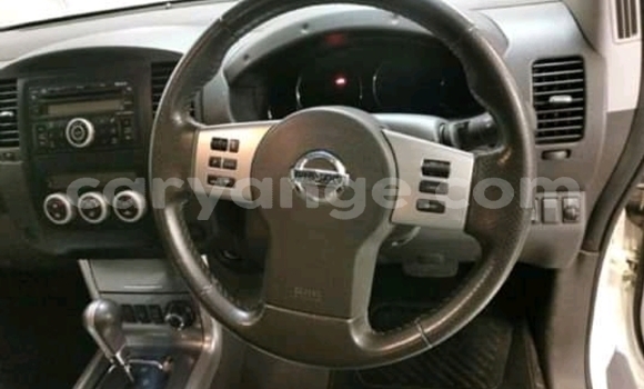 Acheter Occasion Voiture Nissan Navara Blanc à Import - Dubai, Namibie Acheter Occasion Voiture Nissan Navara Blanc à Import - Dubai, Namibie