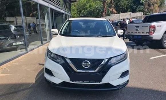 Buy Used Nissan Qashqai White Car in Import - Dubai in Namibia