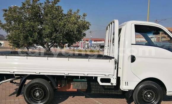 Buy Used Hyundai H200 White Car in Windhoek in Namibia Buy Used Hyundai H200 White Car in Windhoek in Namibia