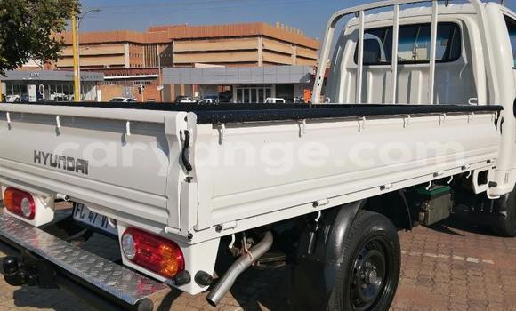 Buy Used Hyundai H200 White Car in Windhoek in Namibia Buy Used Hyundai H200 White Car in Windhoek in Namibia