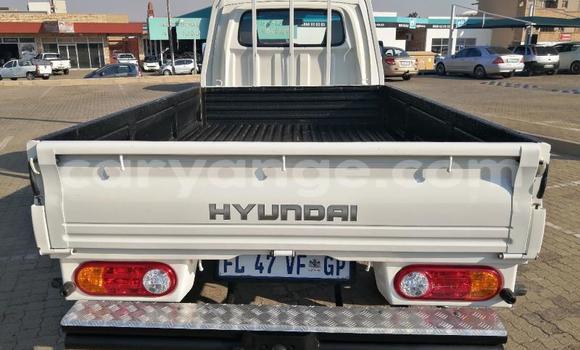 Buy Used Hyundai H200 White Car in Windhoek in Namibia Buy Used Hyundai H200 White Car in Windhoek in Namibia