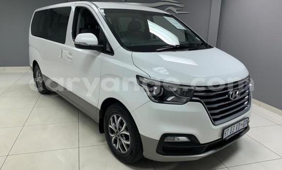 Buy Used Hyundai H1 White Car in Gobabis in Omaheke