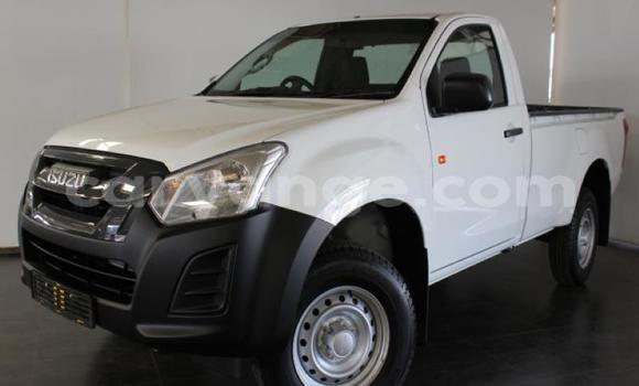 Buy Used Isuzu D–MAX White Car in Gobabis in Omaheke