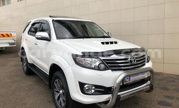 Acheter Occasion Voiture Toyota Fortuner Blanc à Henties Bay, Erongo
