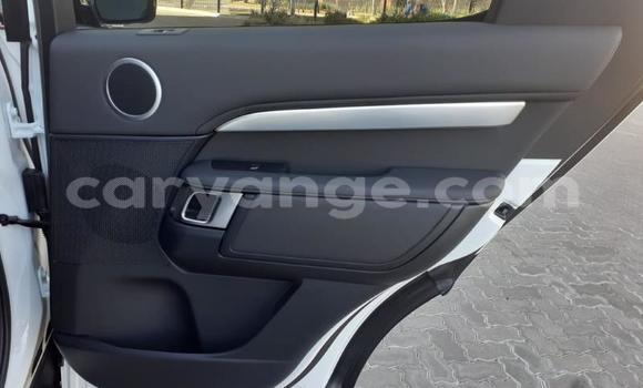Buy Used Land Rover Discovery White Car in Henties Bay in Erongo Buy Used Land Rover Discovery White Car in Henties Bay in Erongo
