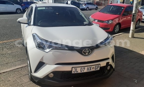 Acheter Occasion Voiture Toyota C-HR Blanc à Windhoek, Namibie Acheter Occasion Voiture Toyota C-HR Blanc à Windhoek, Namibie