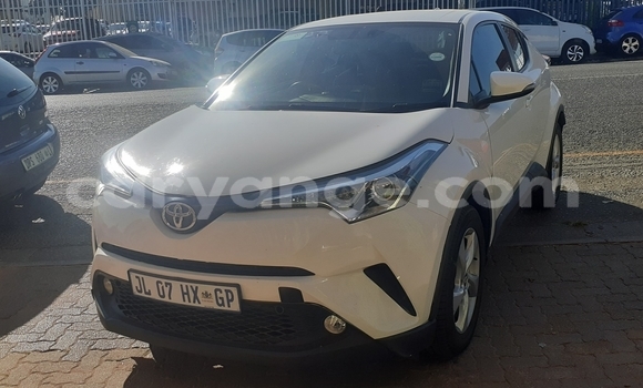 Acheter Occasion Voiture Toyota C-HR Blanc à Windhoek, Namibie Acheter Occasion Voiture Toyota C-HR Blanc à Windhoek, Namibie