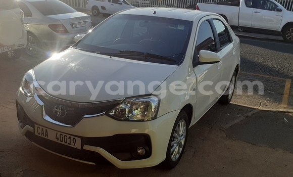 Acheter Occasion Voiture Toyota Etios Blanc à Windhoek, Namibie Acheter Occasion Voiture Toyota Etios Blanc à Windhoek, Namibie