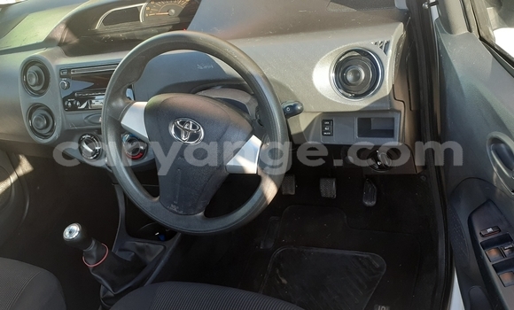 Acheter Occasion Voiture Toyota Etios Blanc à Windhoek, Namibie Acheter Occasion Voiture Toyota Etios Blanc à Windhoek, Namibie