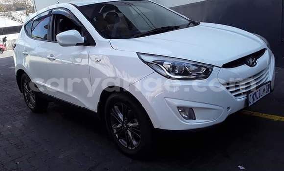 Buy Used Hyundai Ix35 White Car in Windhoek in Namibia