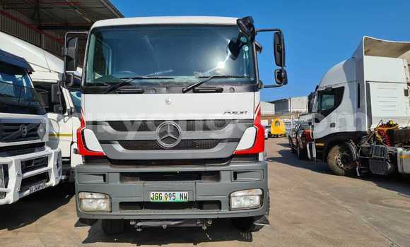 Buy Used Mercedes‒Benz Truck White Truck in Ondangwa in Oshikoto Buy Used Mercedes‒Benz Truck White Truck in Ondangwa in Oshikoto