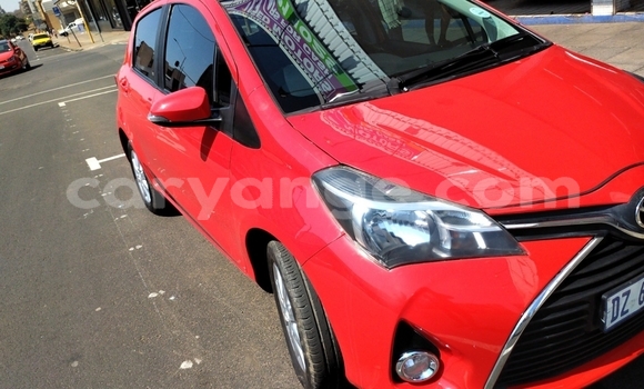 Acheter Occasion Voiture Toyota Yaris Rouge à Windhoek, Namibie Acheter Occasion Voiture Toyota Yaris Rouge à Windhoek, Namibie